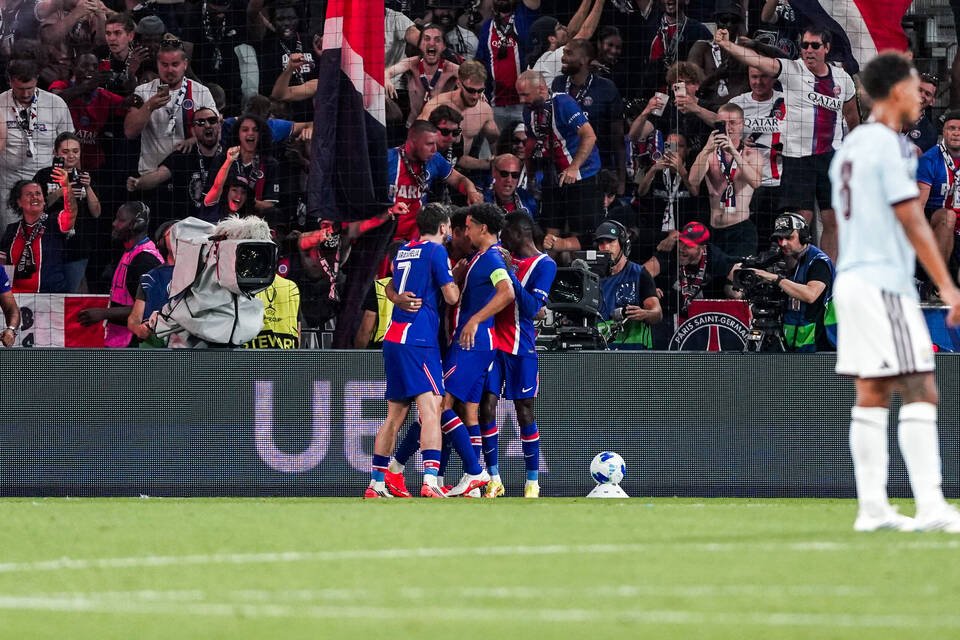 باريس سان جيرمان بطلًا لكأس السوبر الأوروبي بعد الفوز على استون فيلا (2-1)